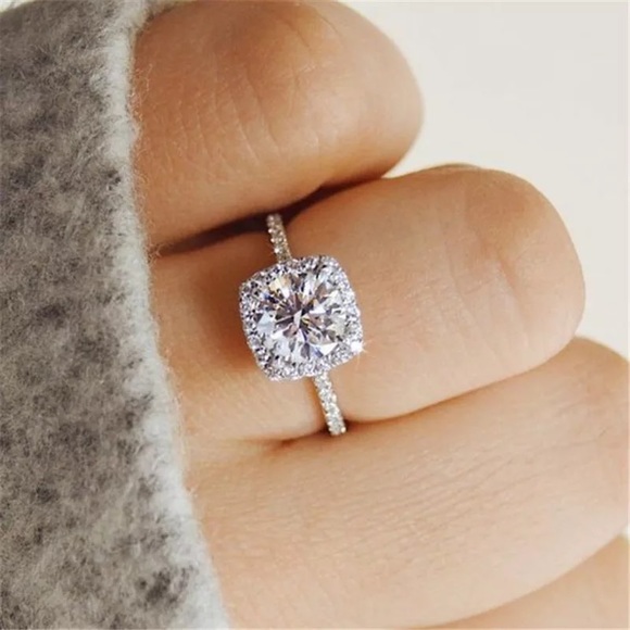 Jewelry - NEW!! 🤍 Women’s Luxury Cubic Zirconia Ring
